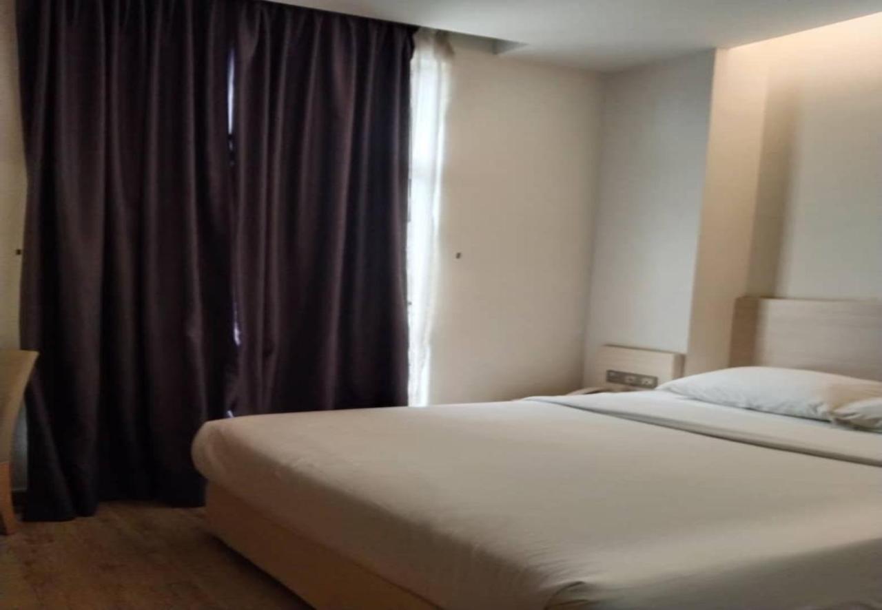 Minimalist Hotel Johor Bahru Exterior photo