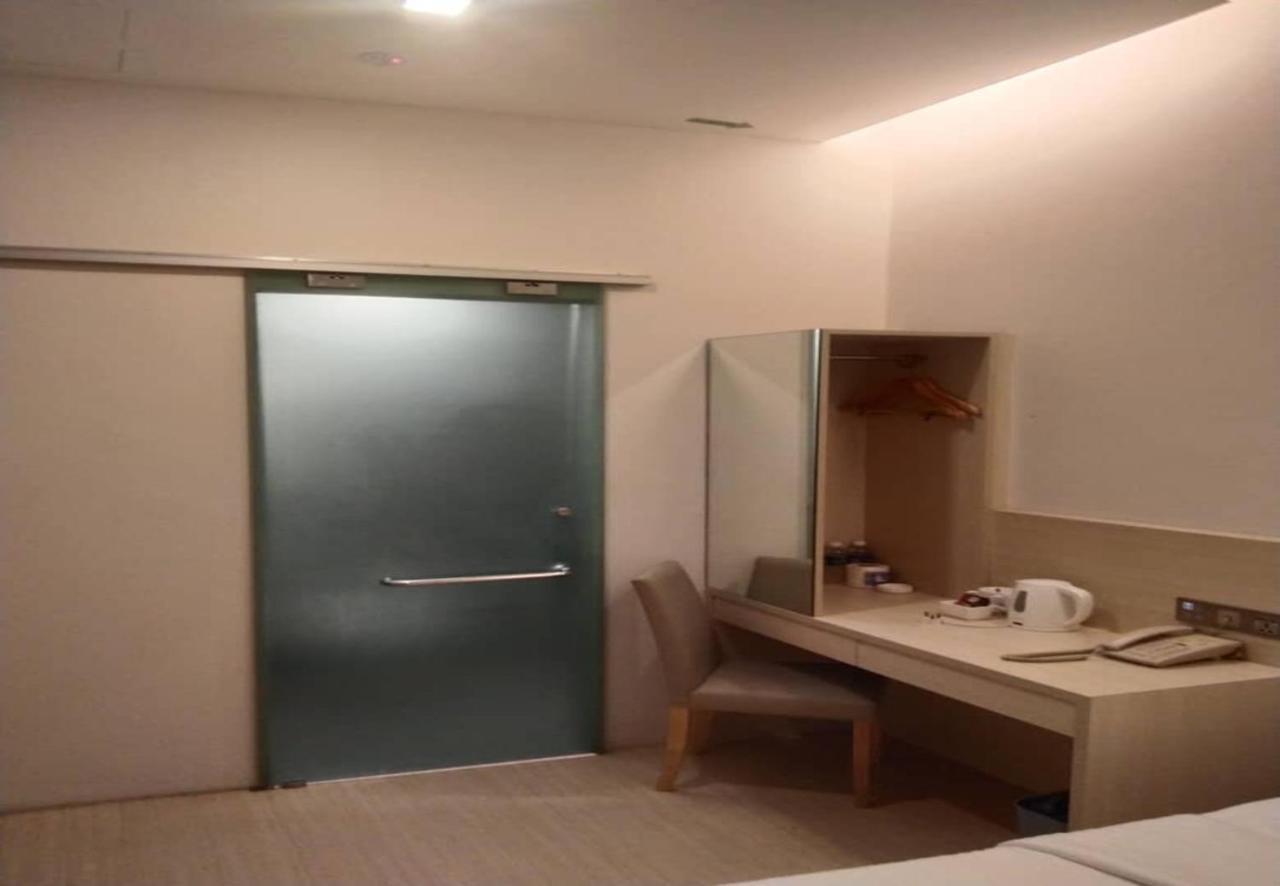 Minimalist Hotel Johor Bahru Exterior photo